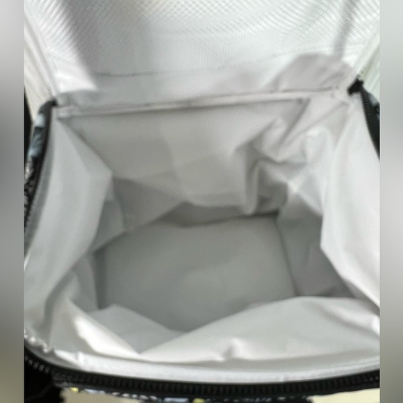 Vera Bradley "Plaza Medallion" Expandable Lunch Tote - Picture 8 of 8